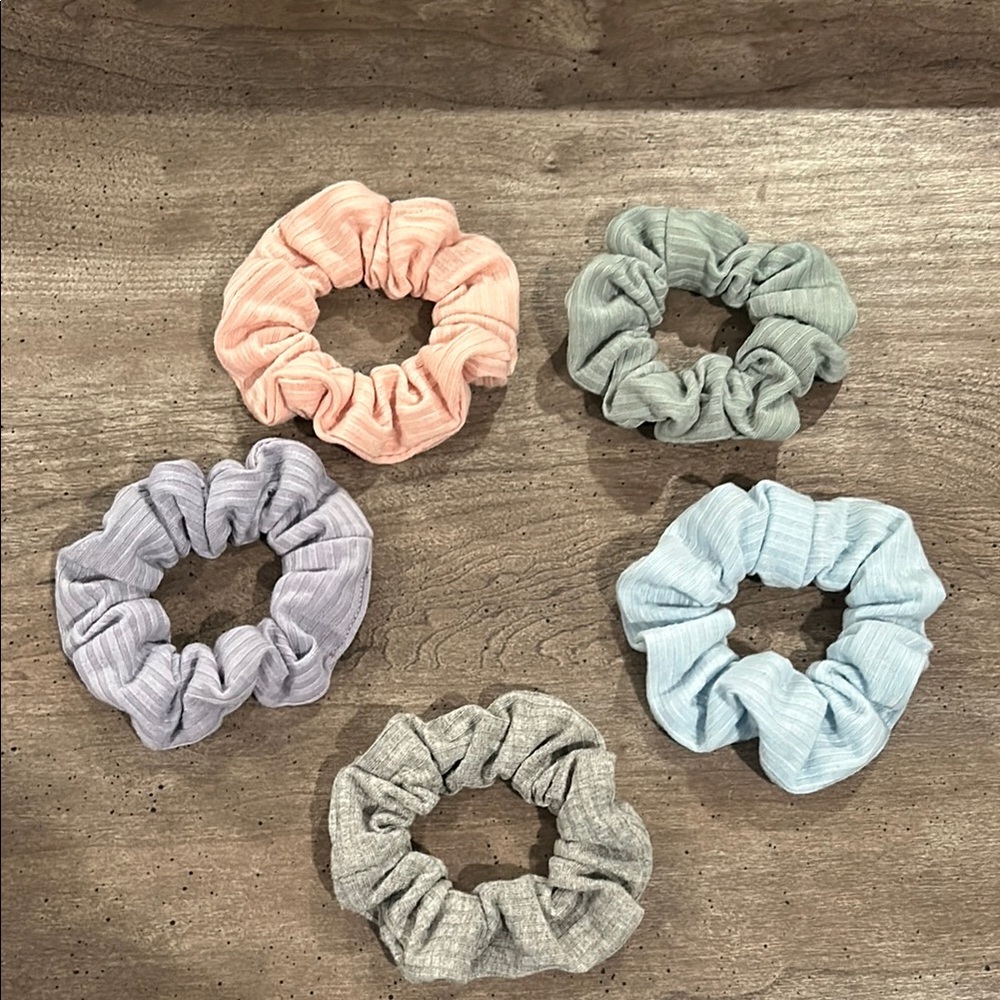 Pastel / Light-colored Scrunchie Set